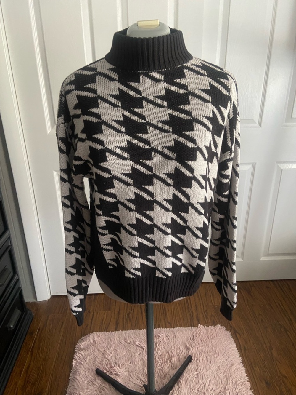 Nine West Black and Cream Houndstooth Turtleneck Sweater - Men